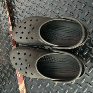 Black Crocs, Size 8
